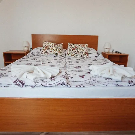 Megnyugtat-lak Apartmanhaz Frühstückspension