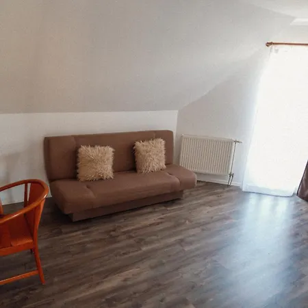 לינה וארוחת בוקר Megnyugtat-lak Apartmanhaz 3*