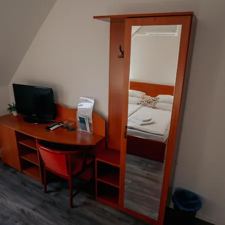 Megnyugtat-lak Apartmanhaz לינה וארוחת בוקר