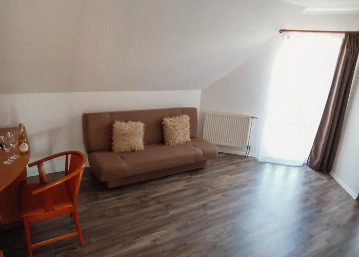 לינה וארוחת בוקר Megnyugtat-lak Apartmanhaz 3*
